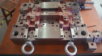 在產(chǎn)品定制開模之初選擇模具制造商時(shí)需要注意哪些問題？