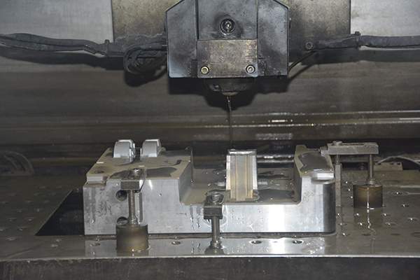 塑料注塑模具慢走絲加工 塑料注塑模具慢走絲加工