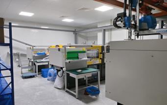 注塑成型的零件容易混入污染物嗎？